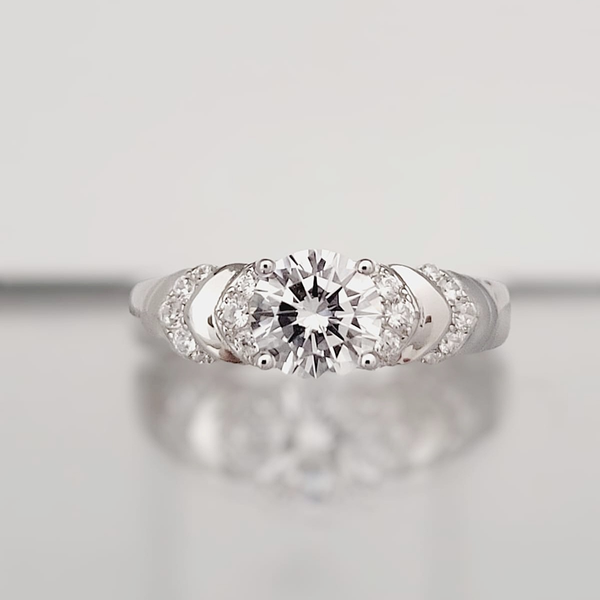 Damen Ring 925 Silber Zirkonia - Foto №1 Damen Ring 925 Silber Zirkonia - Foto №1