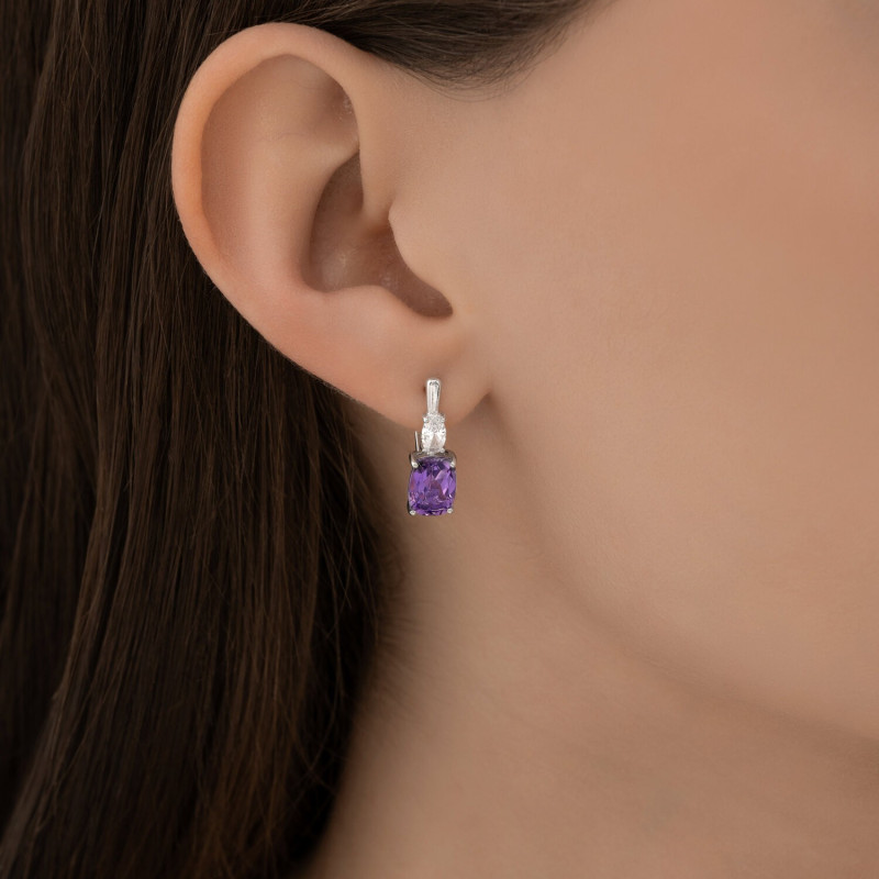 Silber Ohrringe mit Amethysten und Zirkonia, englischer Verschluss - Foto №2 Silber Ohrringe mit Amethyst in Deutschland online kaufen ZOLOTOY.de - Foto №2