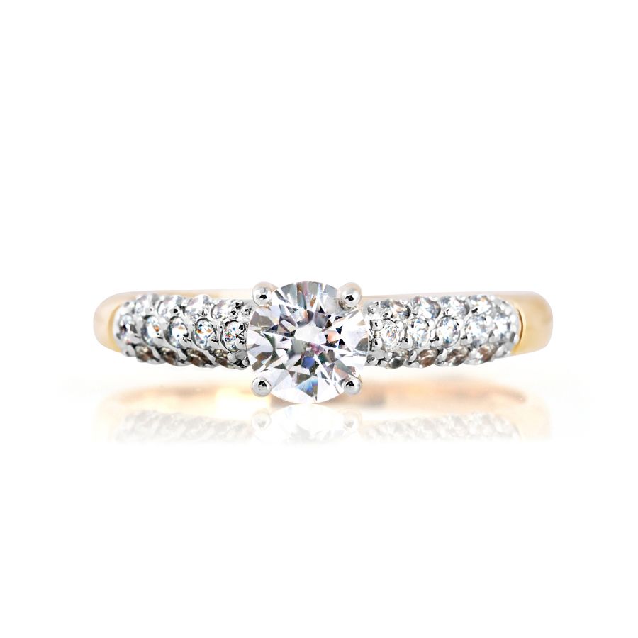 Verlobungsring mit Swarovski Zirconia jetzt online kaufen bei Zolotoy-mir.de - Foto №1 Verlobungsring mit Swarovski Zirconia jetzt online kaufen bei Zolotoy-mir.de - Foto №1