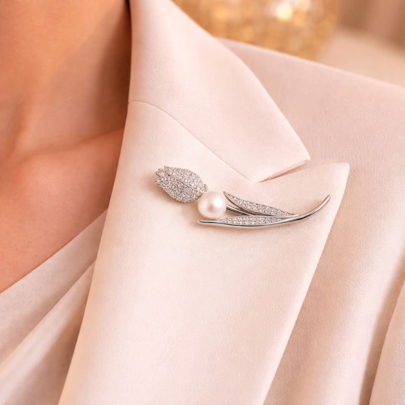 Brosche aus 925er Silber mit Zirkonia und Perlen